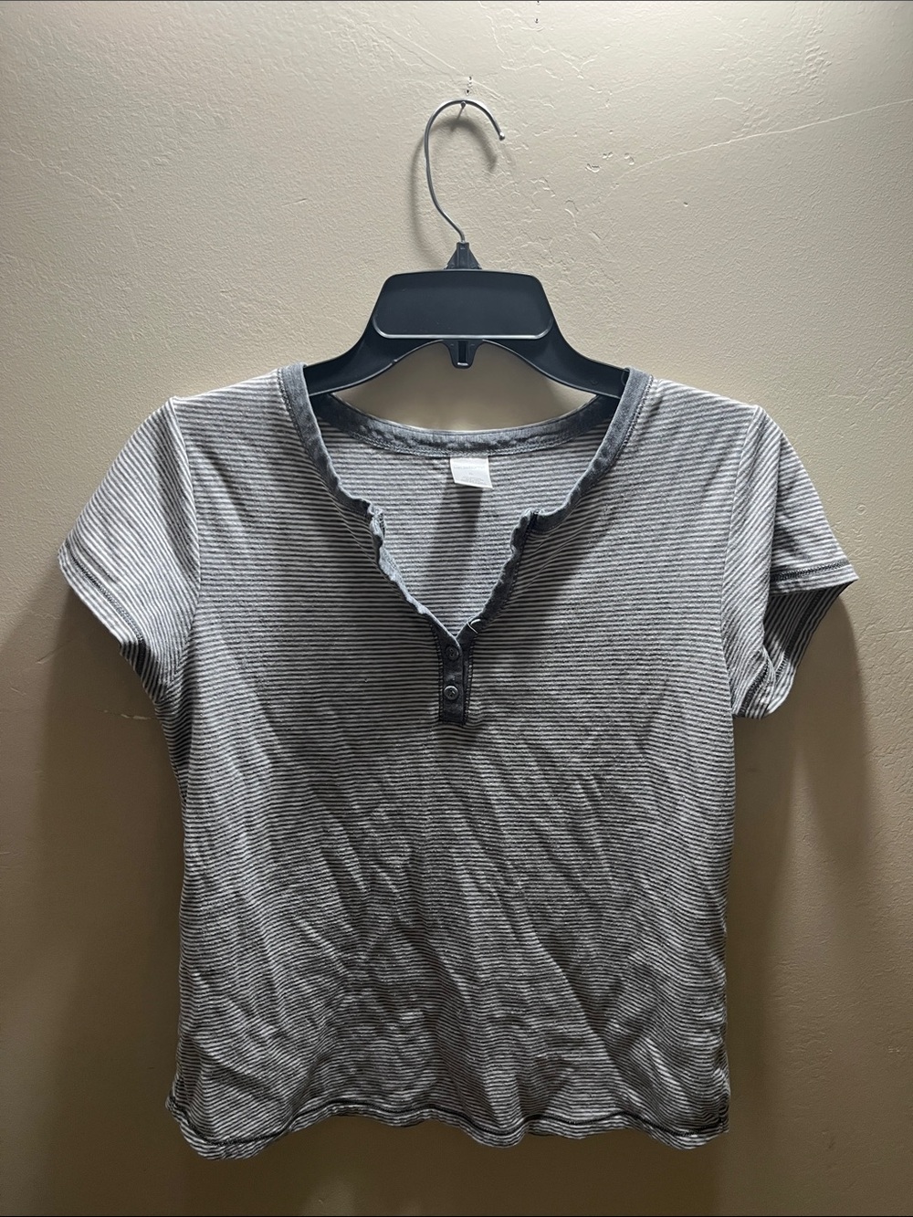 Liz Claiborne Gray Striped Short-Sleeve Henley